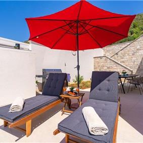 Luxury 4 Bedroom Villa with Infinity Pool, Sauna, Gym, Jacuzzi and Sea Views in Orašac, near Dubrovnik, Sleeps 8
